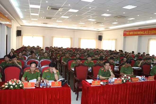 Quang cảnh hội nghị