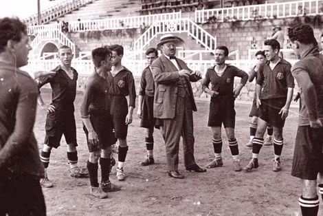 Joan Gamper (giữa), người sáng lập FC Barcelona. Joan Gamper (giữa), người sáng lập FC Barcelona.