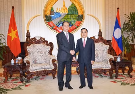 Bộ trưởng Trần Đại Quang và Thủ tướng Chính phủ nước Cộng hòa dân chủ nhân dân Lào Thoong-sỉnh Thăm-ma-vông.