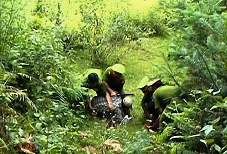 Lực lượng Công an vây bắt đối tượng ma túy.