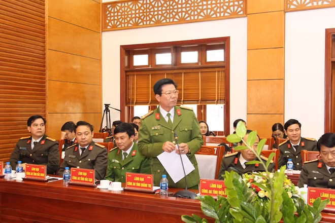 Các đại biểu thảo luận tại hội nghị