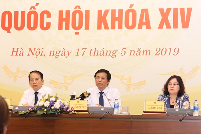Tổng Thư ký Quốc hội trả lời báo chí.