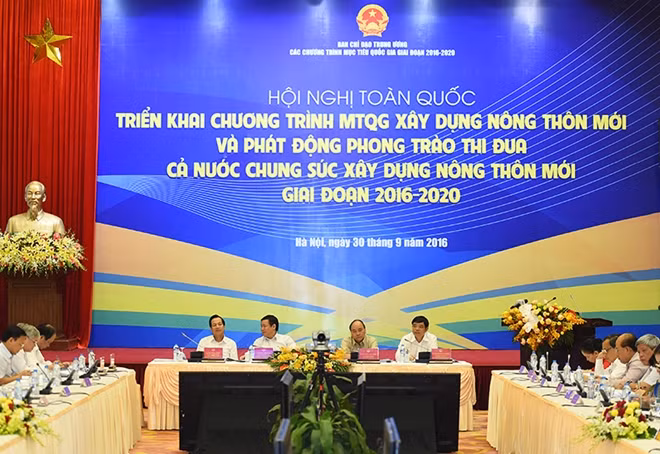 Thủ tướng Nguyễn Xuân Phúc và các đại biểu dự hội nghị