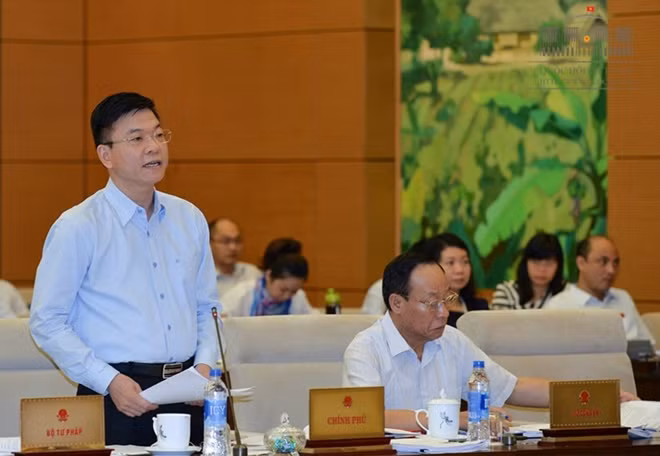 Bộ trưởng Bộ Tư pháp Lê Thành Long phát biểu tại phiên họp