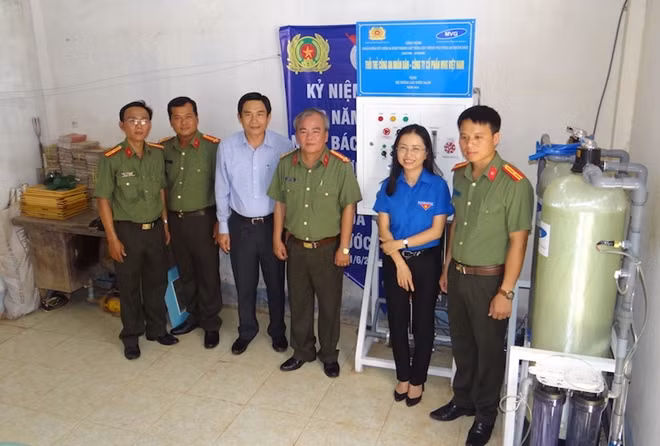 và hệ thống lọc nước cho bà con huyện Cần Giuộc, Long An.