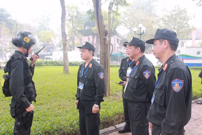Trung tướng Phạm Quốc Cương, Tư lệnh CSCĐ kiểm tra công tác ứng trực sẵn sàng chiến đấu trên phố Lê Phụng Hiểu