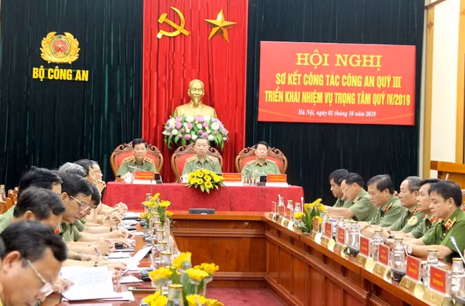 Bộ trưởng Tô Lâm với các đại biểu dự hội nghị