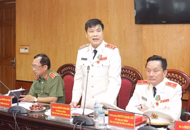 Trung tướng Nguyễn Xuân Mười phát biểu cảm tưởng sau khi nhận Huân chương Bảo vệ Tổ quốc