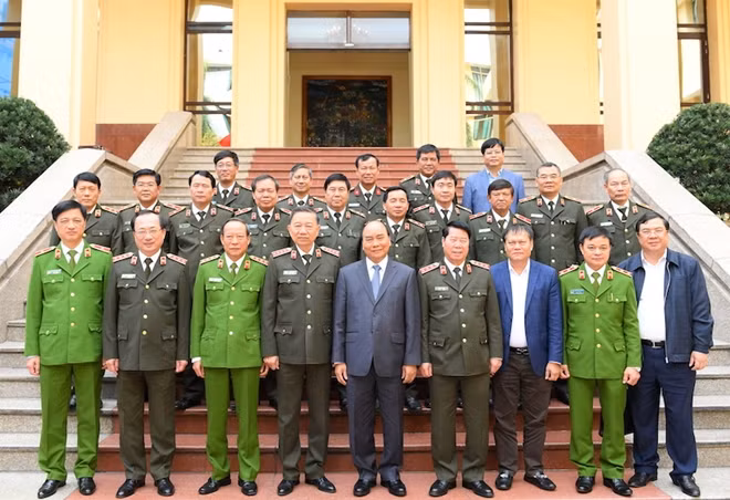Thủ tướng Nguyễn Xuân Phúc, Bộ trưởng Tô Lâm với các đại biểu dự hội nghị.