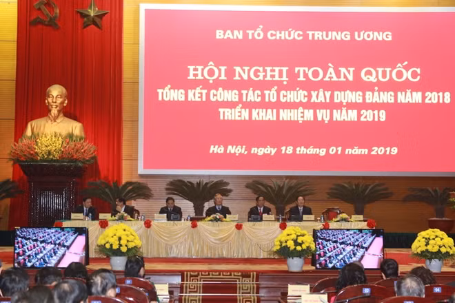Thường trực Ban Bí thư Trần Quốc Vượng chủ trì hội nghị