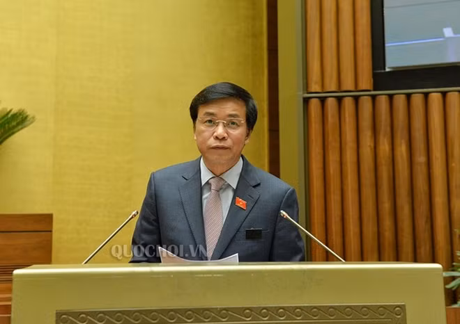 Tổng Thư ký Quốc hội Nguyễn Hạnh Phúc trình bày Báo cáo giải trình, tiếp thu và chỉnh lý dự thảo Nghị quyết về Chương trình giám sát của Quốc hội năm 2019
