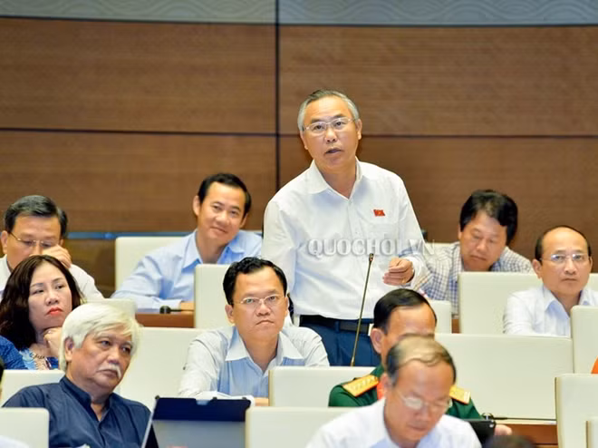 ĐBQH Phùng Đức Tiến