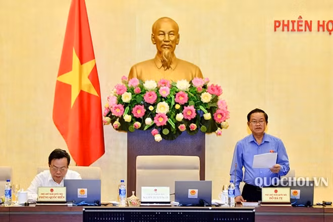 Phó Chủ tịch Quốc hội Đỗ Bá Tỵ điều hành phiên thảo luận