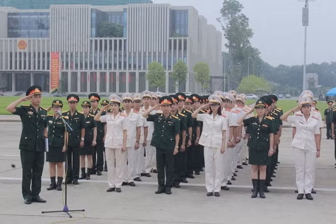 Tuổi trẻ Công an, Quân đội tự hào báo công với Bác ảnh 2
