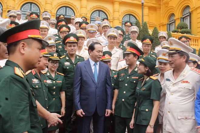 Chủ tịch nước động viên, căn dặn đoàn viên thanh niên lực lượng vũ trang