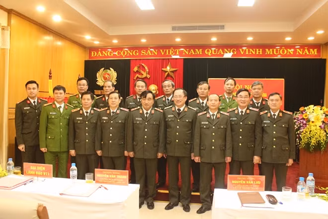 Thứ trưởng Nguyễn Văn Thành với các đại biểu dự hội nghị