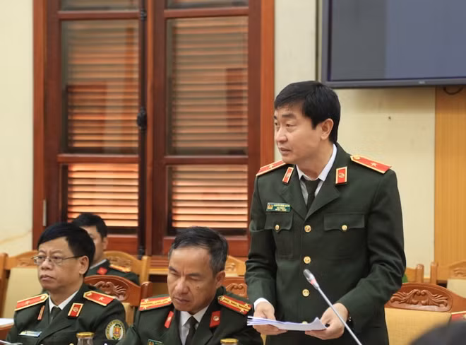 Các đại biểu thảo luận tại hội nghị.