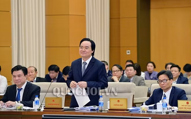 Bộ trưởng Bộ Giáo dục và Đào tạo Phùng Xuân Nhạ.