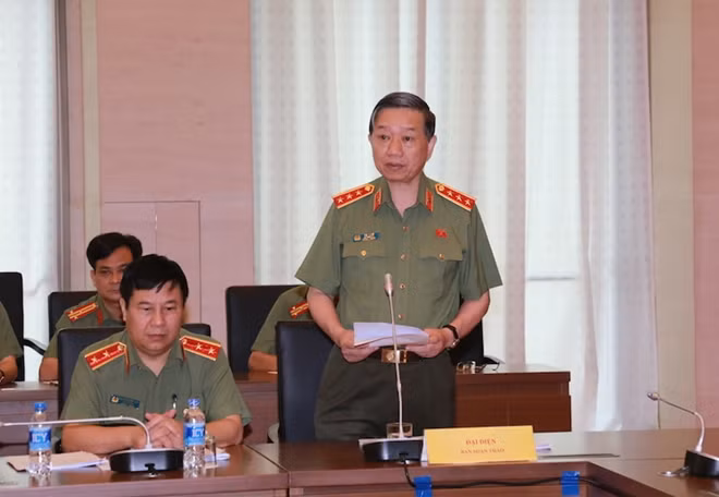 Bộ trưởng Tô Lâm đọc Tờ trình tại phiên họp