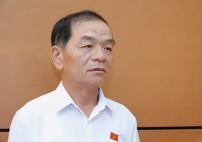 ĐBQH Lê Thanh Vân trao đổi với báo chí bên hành lang Quốc hội