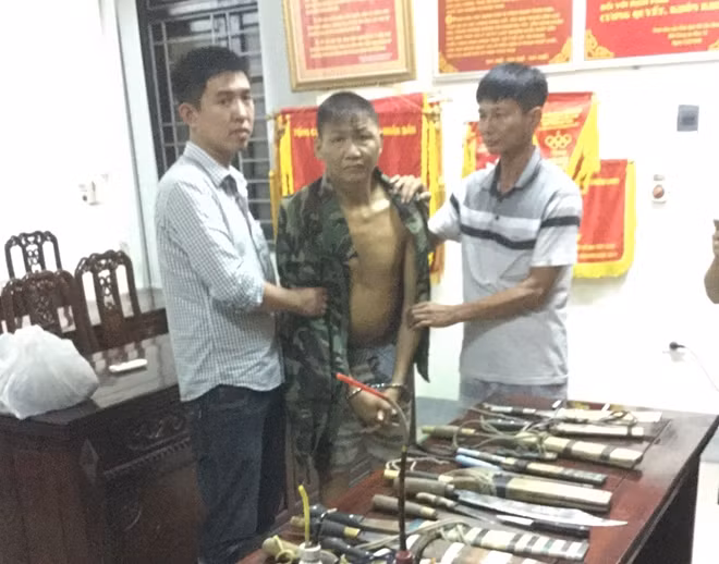 My bị sốc vì không ngờ bị bắt giữ trong 5 phút cắt tóc.