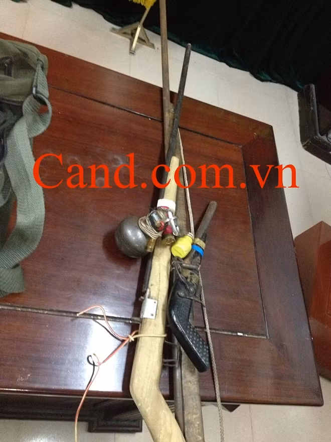 Cận cảnh quả lựu đạn My giữ 24/24h trong cạp quần