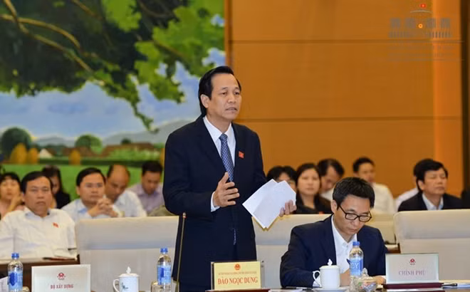 Bộ trưởng Đào Ngọc Dung trả lời câu hỏi của các đại biểu Quốc hội