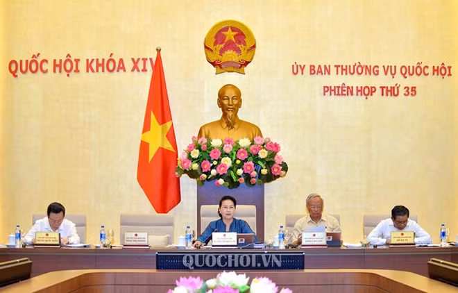 Chủ tịch Quốc hội Nguyễn Thị Kim Ngân chủ trì phiên họp