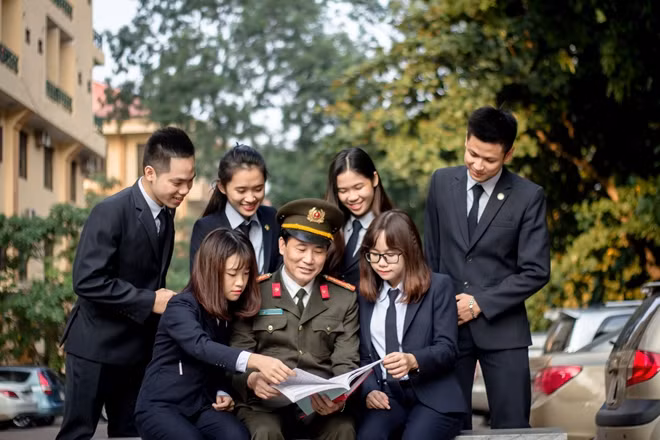 Sinh viên Hệ dân sự Học viện An ninh luôn nhận được sự chỉ bảo tận tình, ân cần từ các thầy cô.