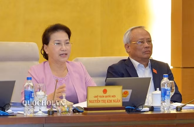 Chủ tịch Quốc hội Nguyễn Thị Kim Ngân phát biểu tại phiên họp.