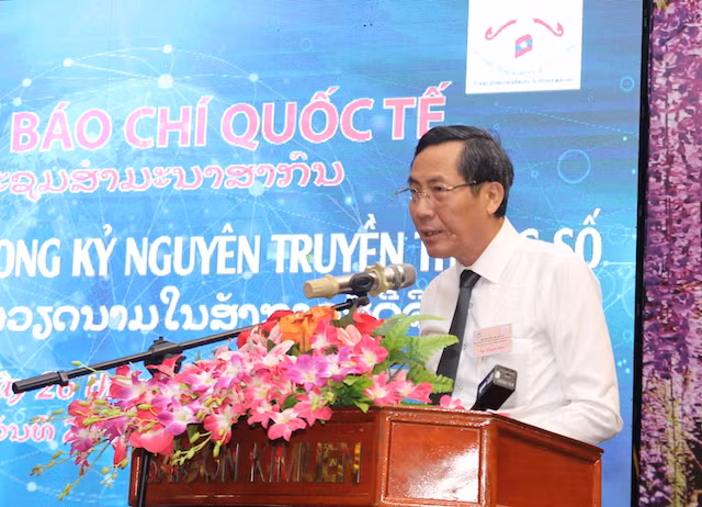 Đồng chí Thuận Hữu phát biểu khai mạc hội thảo