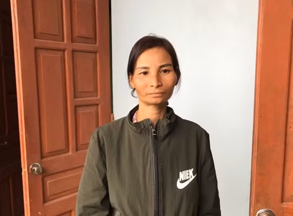 Chị Bảy buồn bã kể lại sự việc với phóng viên. Chị Bảy buồn bã kể lại sự việc với phóng viên.