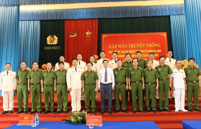 Các đại biểu tại buổi gặp mặt