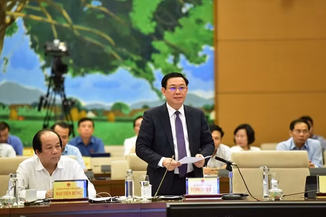 Phó Thủ tướng Vương Đình Huệ trả lời chất vấn