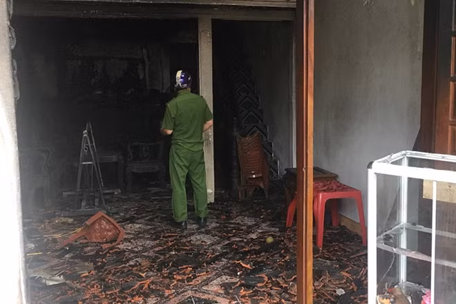Đối tượng tự tay phóng hoả đốt nhà sau khi đâm bị thương người vợ đã ly thân