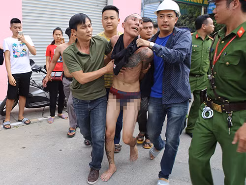 Đối tượng Lê Ngọc Hà bị khống chế Đối tượng Lê Ngọc Hà bị khống chế