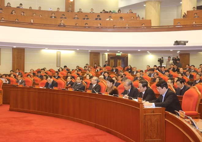 Chủ tịch Quốc hội Nguyễn Thị Kim Ngân với các đồng chí lãnh đạo dự hội nghị