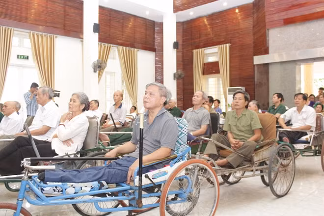 Dù chịu nhiều khó khăn vất vả, với nhiều vết thương trên người...