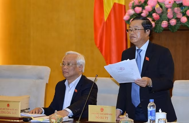 Phó Chủ tịch Quốc hội Đỗ Bá Tỵ điều hành phiên thảo luận