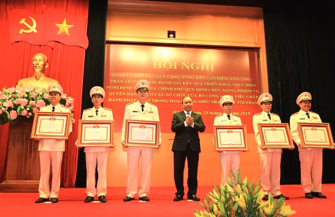 Thủ tướng trao tặng danh hiệu Chiến sỹ thi đua toàn quốc cho 6 đồng chí