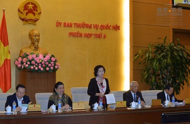 Chủ tịch Quốc hội Nguyễn Thị Kim Ngân chủ trì phiên họp