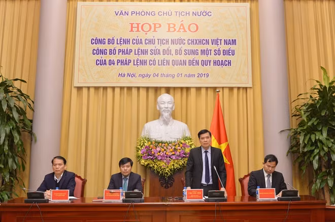 Phó Chủ nhiệm Văn phòng Chủ tịch nước Chu Văn Yêm công bố Lệnh của Chủ tịch nước