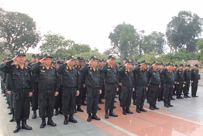 Đoàn đại biểu dâng hương, đặt vòng hoa tại Đài tưởng niệm các anh hùng liệt sỹ Bắc Sơn