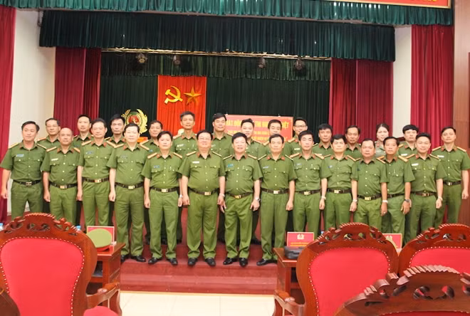 Các đại biểu tham dự buổi lễ