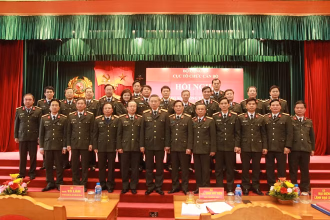 Bộ trưởng Tô Lâm với các đại biểu dự hội nghị