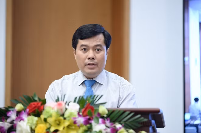 Phó Chủ nhiệm Văn phòng Quốc hội Nguyễn Mạnh Hùng thông báo nội dung kỳ họp