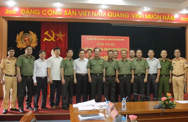 Thứ trưởng Nguyễn Văn Thành với các đại biểu dự hội nghị