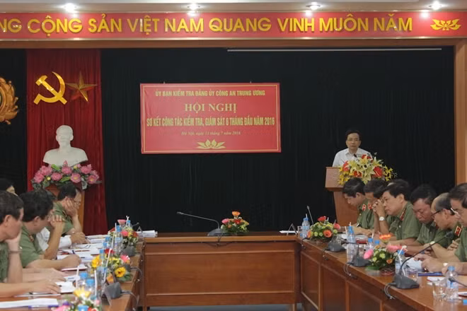 Đại diện lãnh đạo UBKT Trung ương phát biểu ý kiến