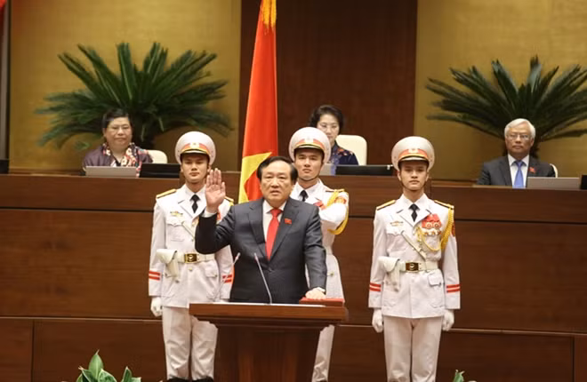 Chánh án TAND tối cao Nguyễn Hoà Bình tuyên thệ nhậm chức.