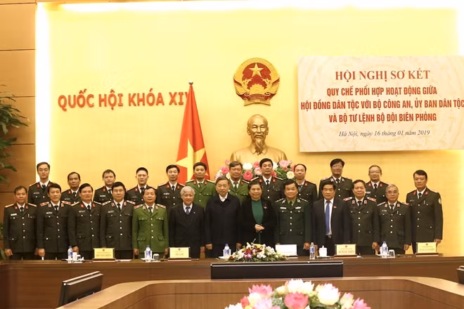 Phó Chủ tịch Quốc hội Tòng Thị Phóng, Bộ trưởng Tô Lâm với các đại biểu dự hội nghị